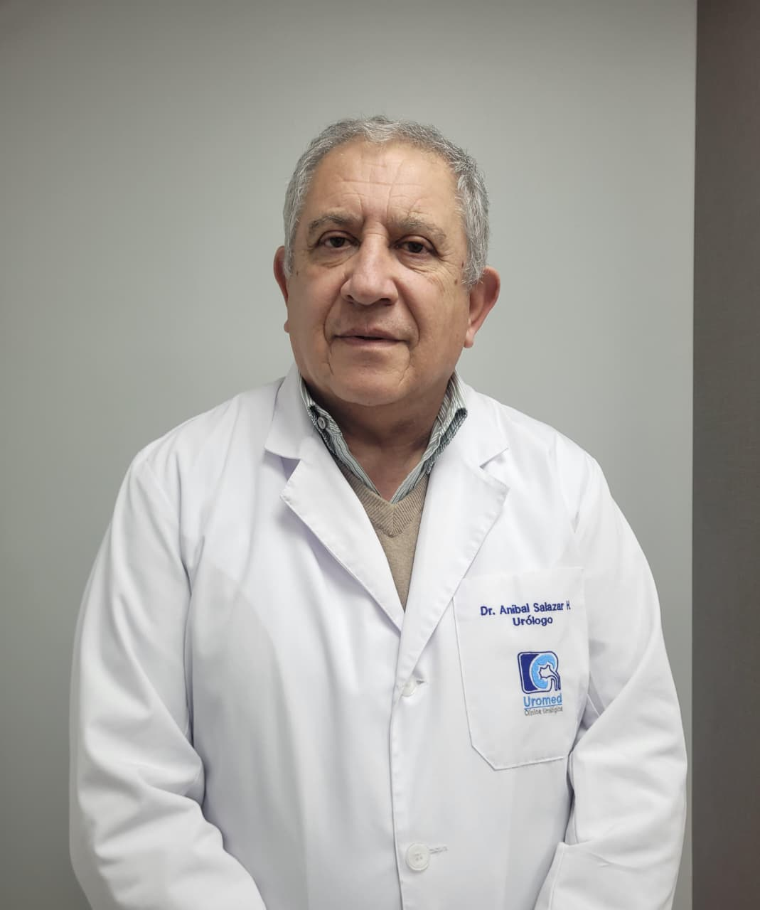 Dr. Aníbal Salazar Huerta